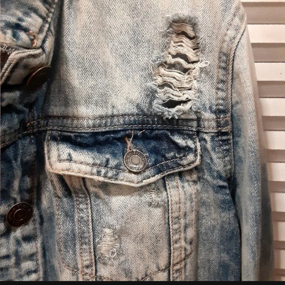 Mudd women's denim jeans destress jacket . Size large - Picture 4 of 12